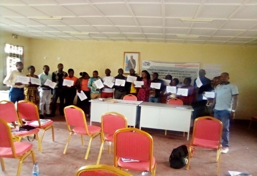 Image : Remise des certificats de participation aux F-DDH 